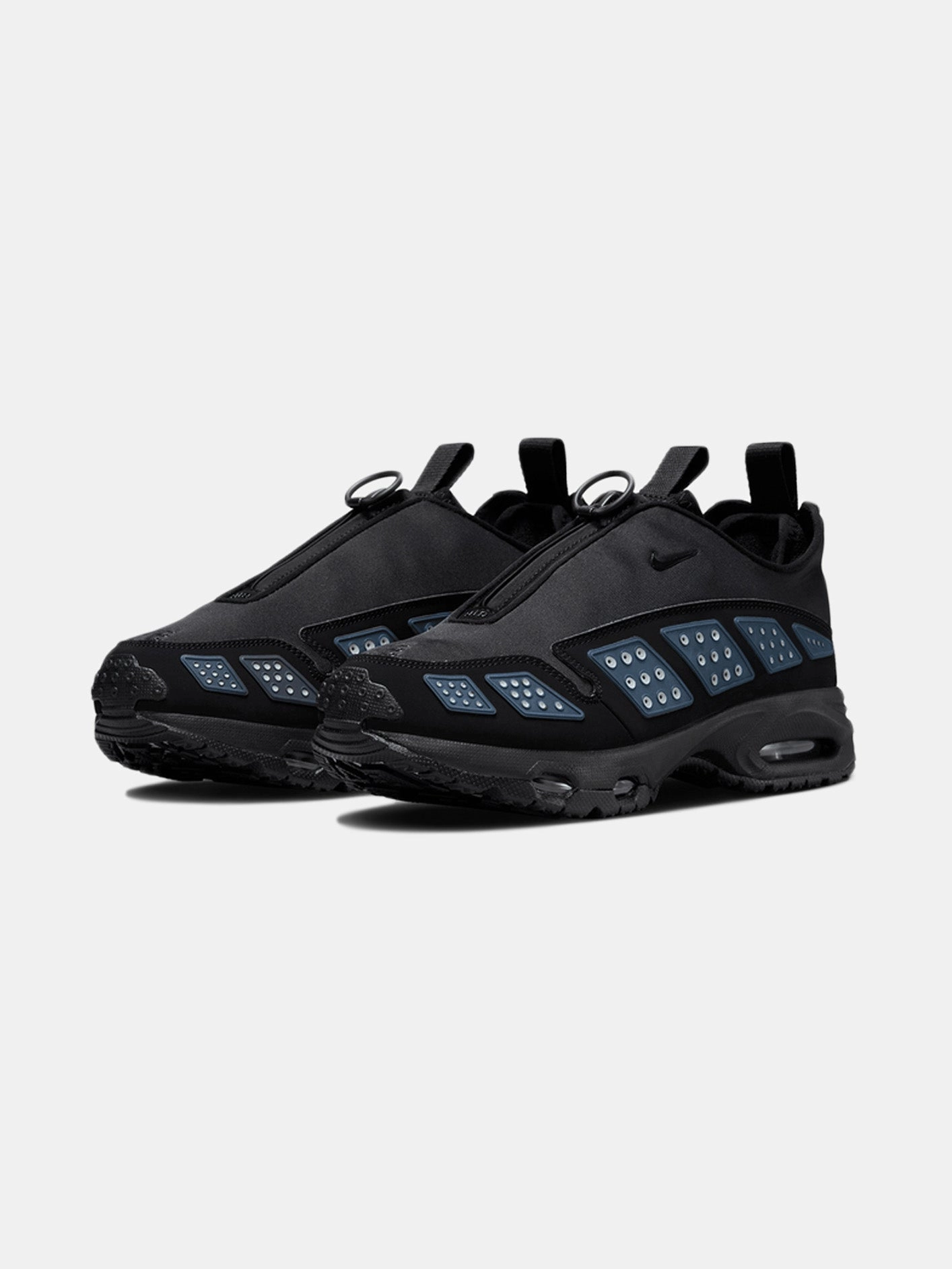 Air Max SNDR Black/Metallic Silver Modern Step Glide Move