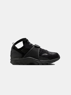 Pass Hike Air Trainer Huarache "Triple Black"