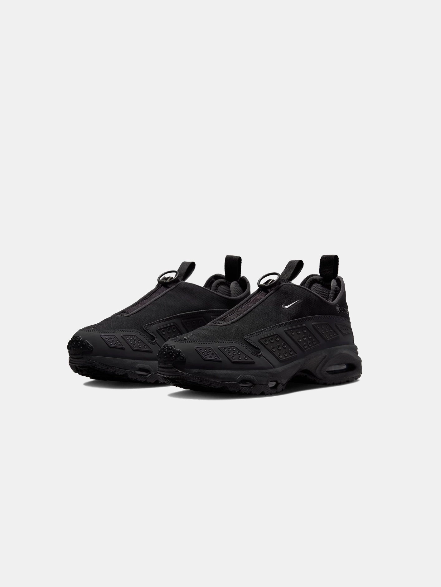Everyday Essential Air Max SNDR GORE-TEX "Black and Dark Smoke Grey"