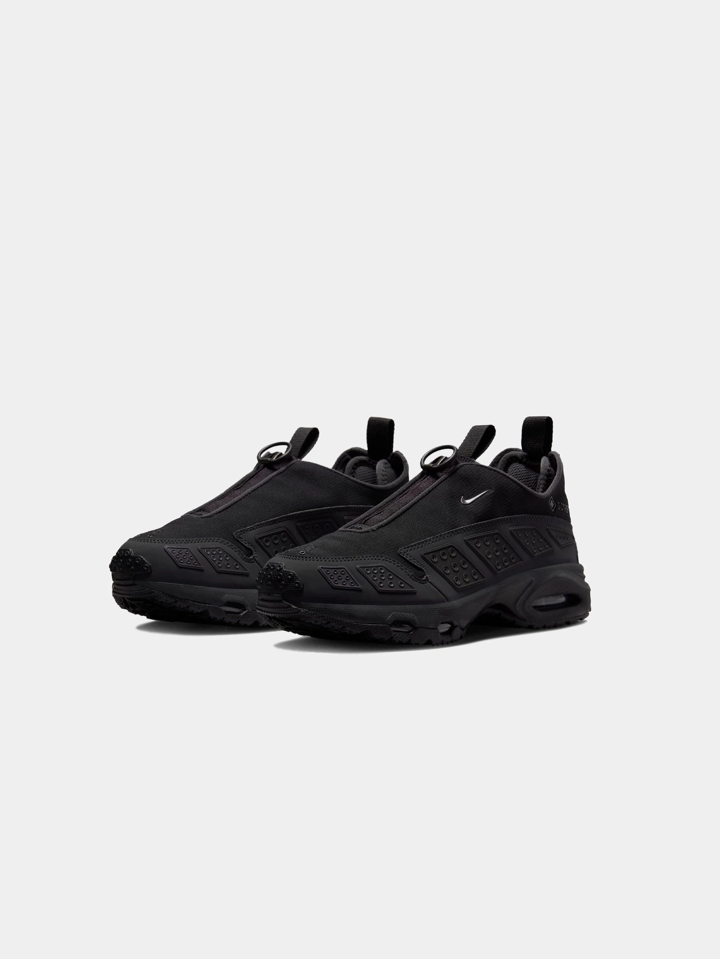 Everyday Essential Air Max SNDR GORE-TEX "Black and Dark Smoke Grey"