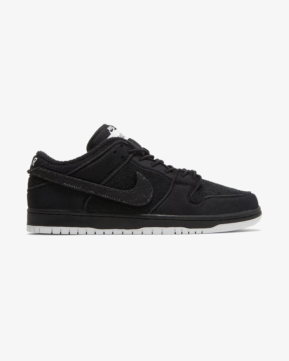 Chill Walk NIKE SB DUNK LOW PRO 'GNARHUNTERS'