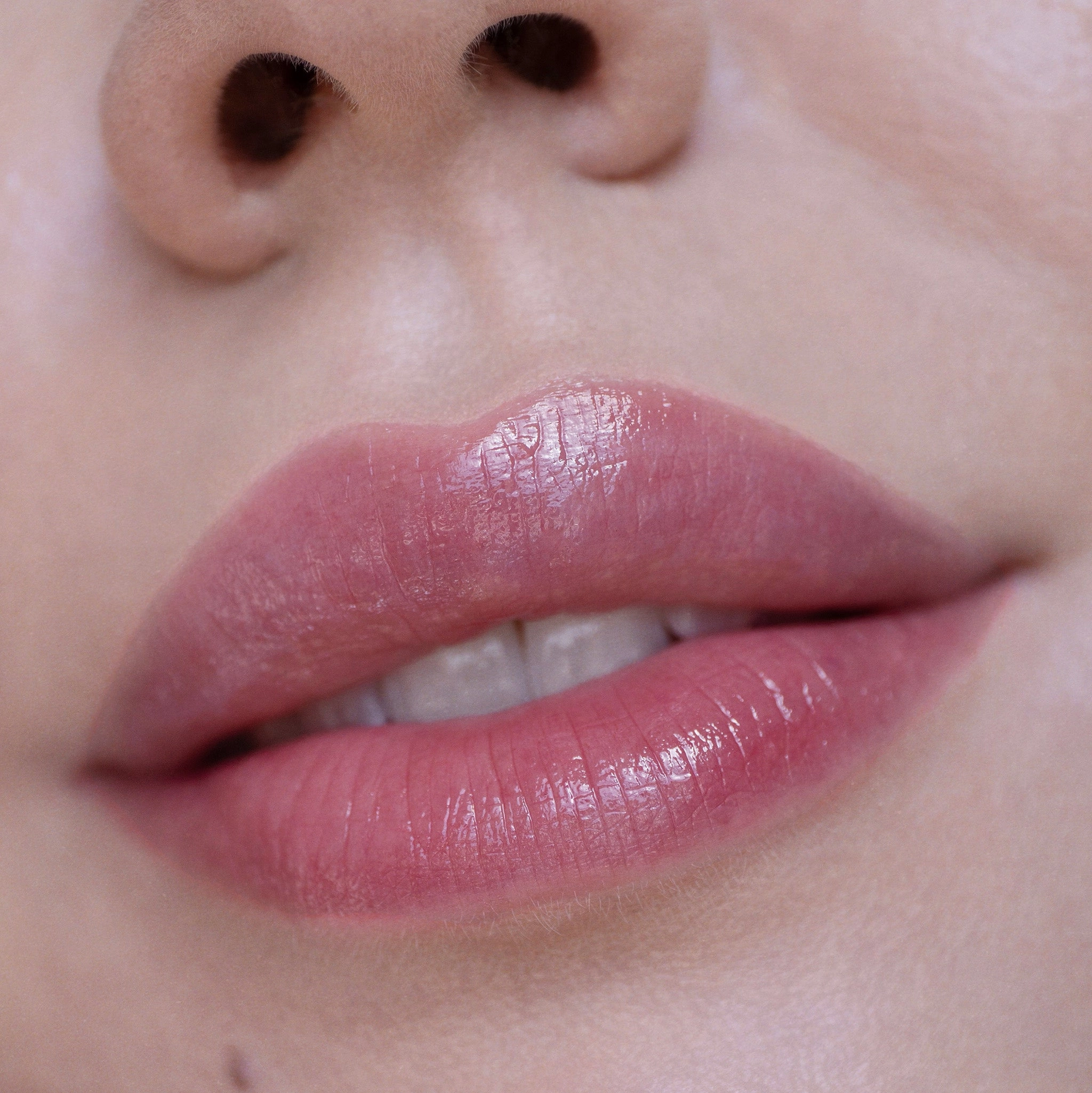 Moisture Lock Glossy Balm