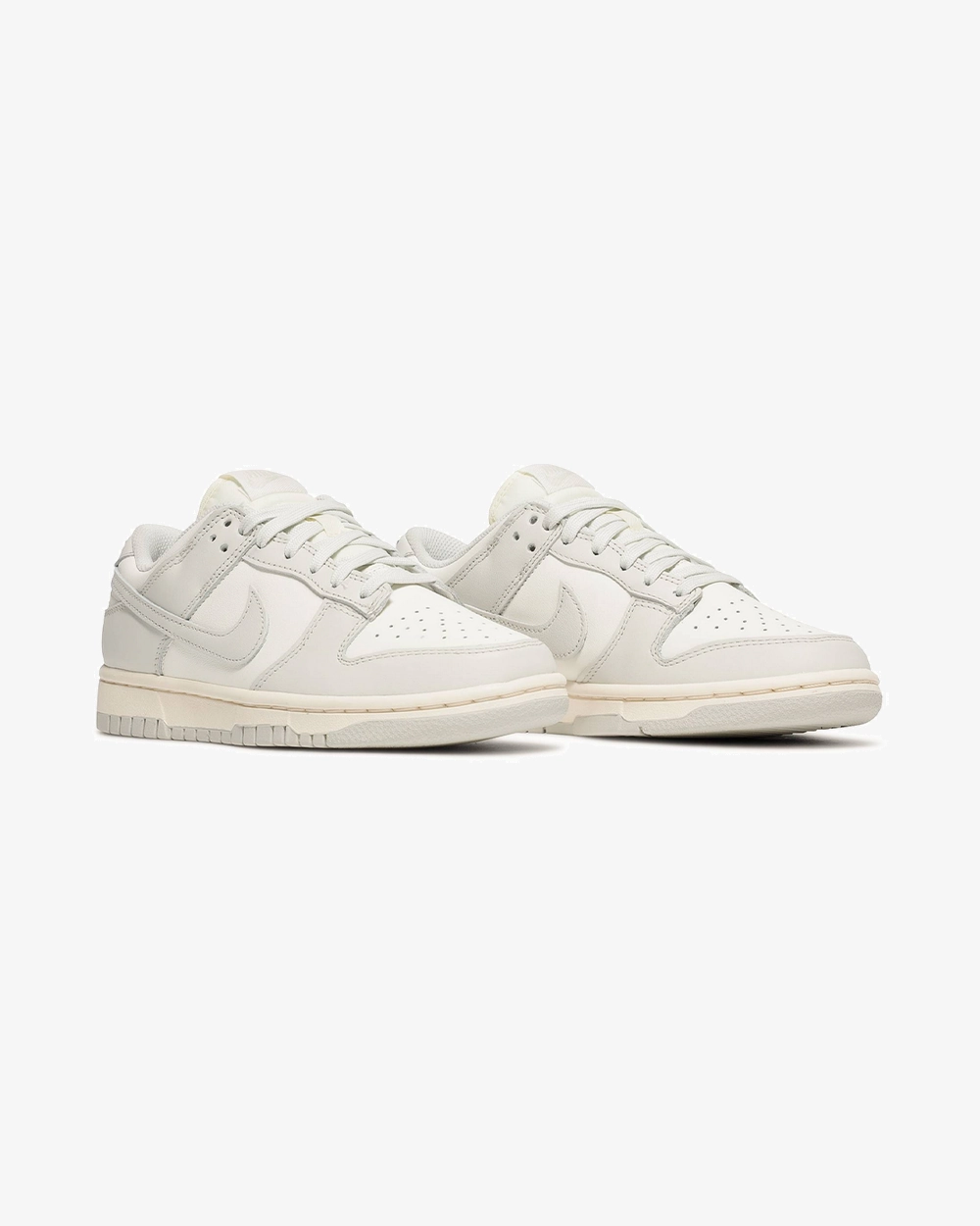 NIKE DUNK LOW WMNS SAIL LIGHT BONE High-Traction Sole