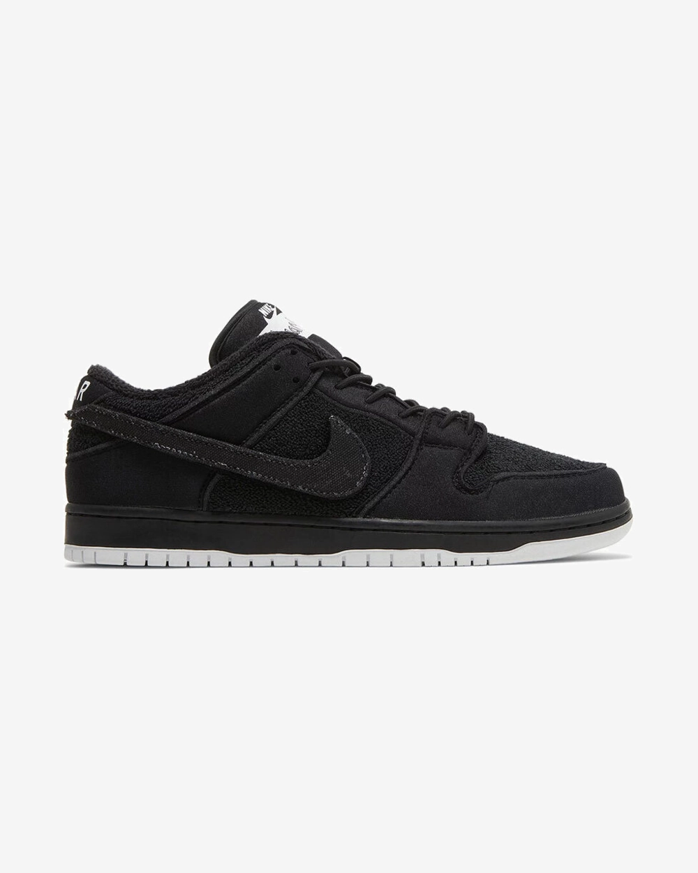 NIKE SB DUNK LOW PRO 'GNARHUNTERS' Impact Control Fashion-forward flexibility