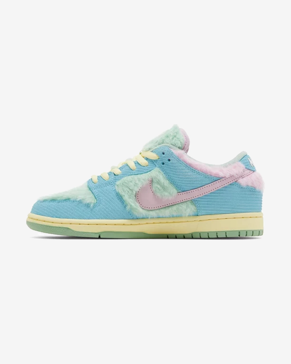 NIKE X VERDY DUNK LOW SB VISTY Structured silhouette