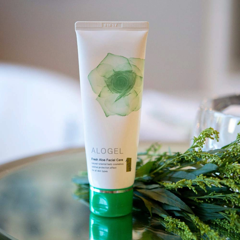 SMD Cosmetics Alogel Fresh Aloe Skin Perfecting Facial Care - Natural Formulation, Hydrates and Nourishes - 120ml