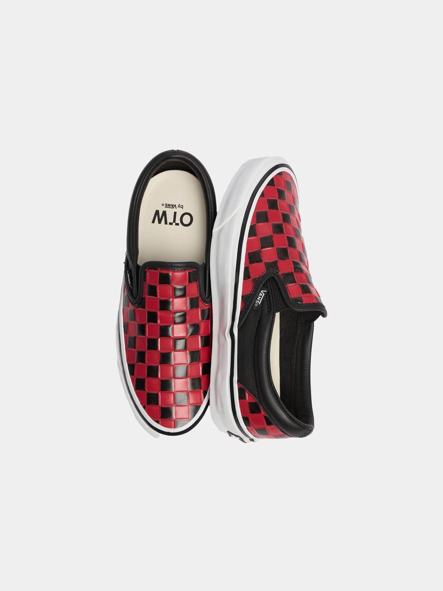 Travel Step-On Comfort OTW Classic Slip-On 98 Vibram "Black/Racing Red"