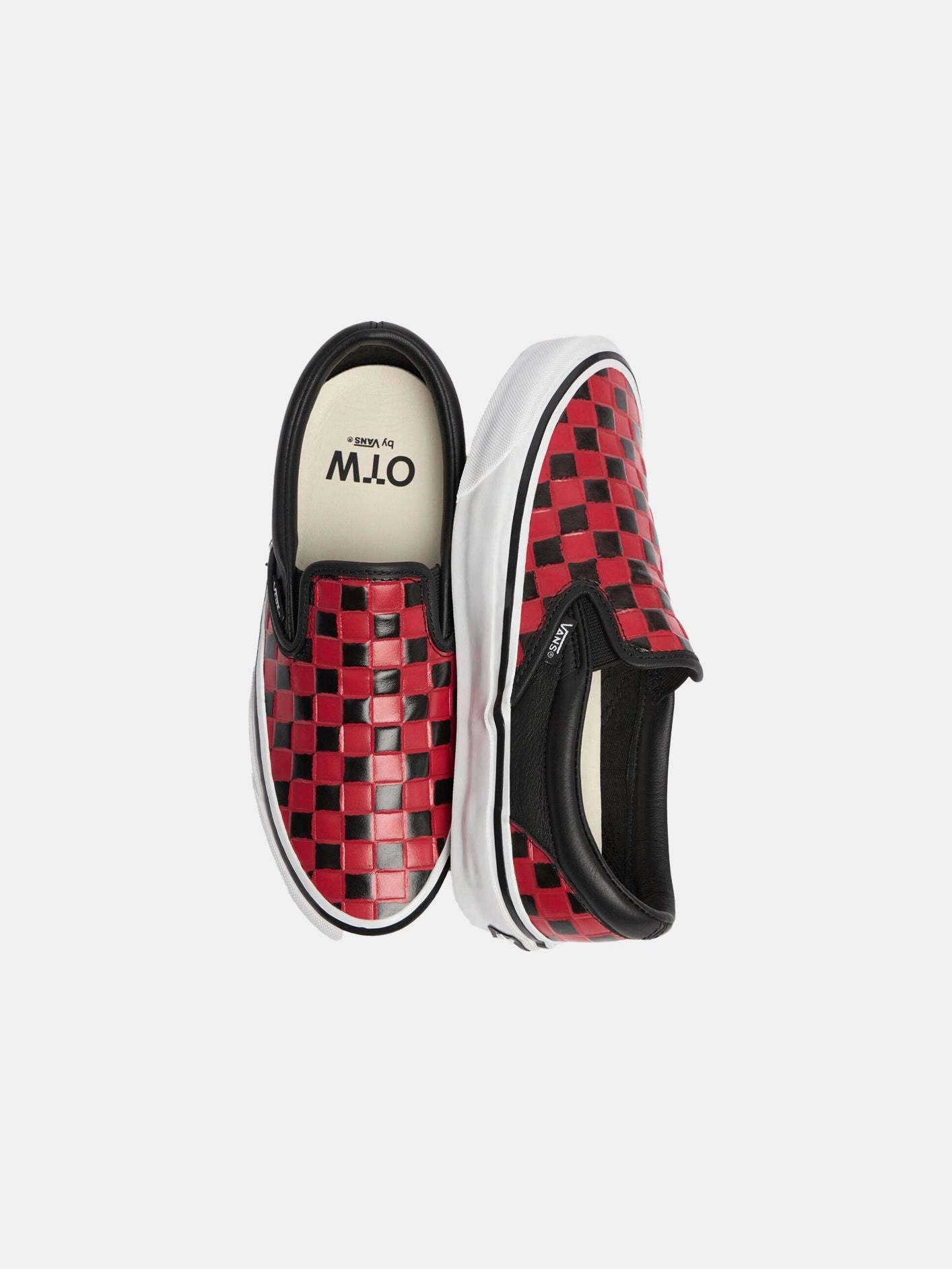 Travel Step-On Comfort OTW Classic Slip-On 98 Vibram "Black/Racing Red"